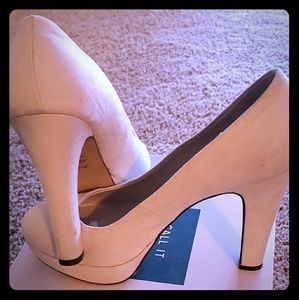 (NWOT) Call It Spring 4 inch Heels